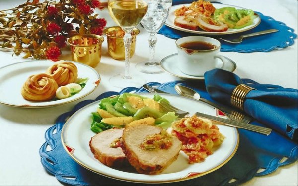 С блюдами и едой