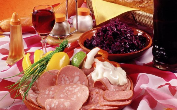 С блюдами и едой