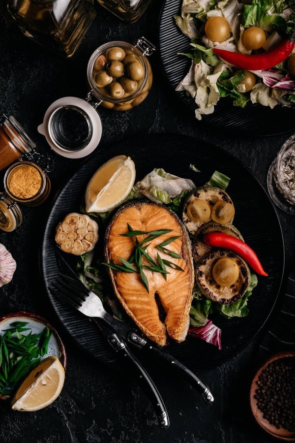 С блюдами и едой