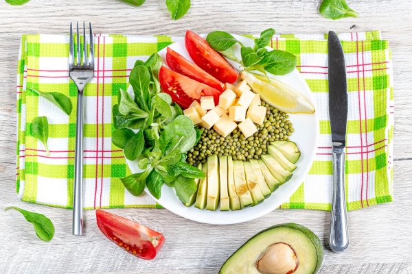 С блюдами и едой