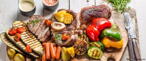 С блюдами и едой