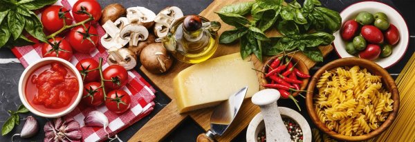 С блюдами и едой