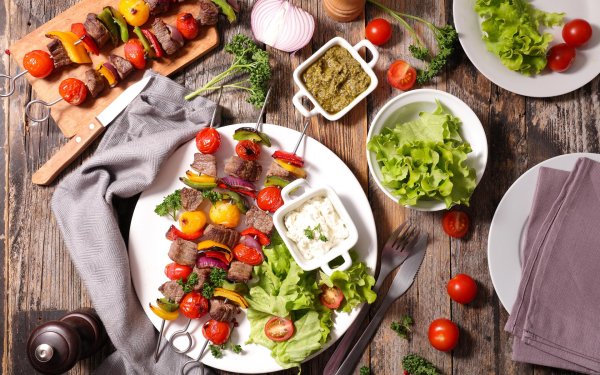 С блюдами и едой