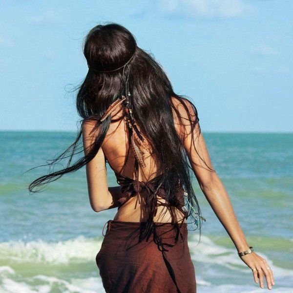 Девушек со спины брюнеток