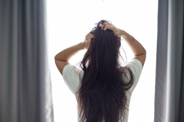 Девушек со спины брюнеток