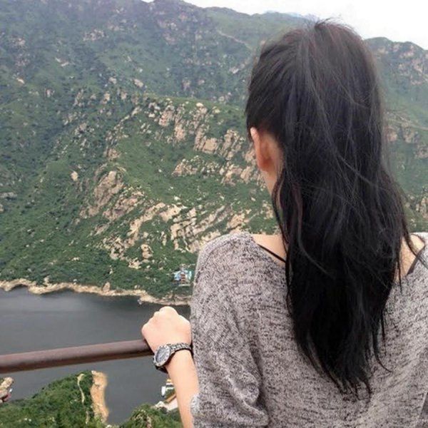 Девушек со спины брюнеток