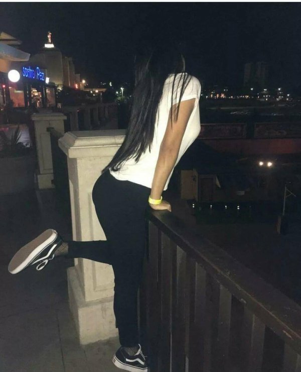 Девушек со спины брюнеток