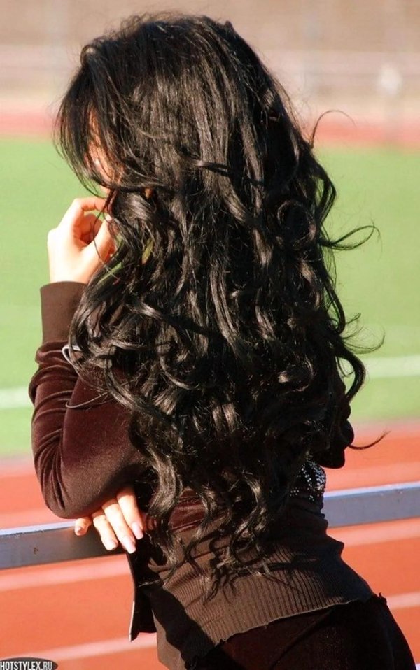 Девушек со спины брюнеток