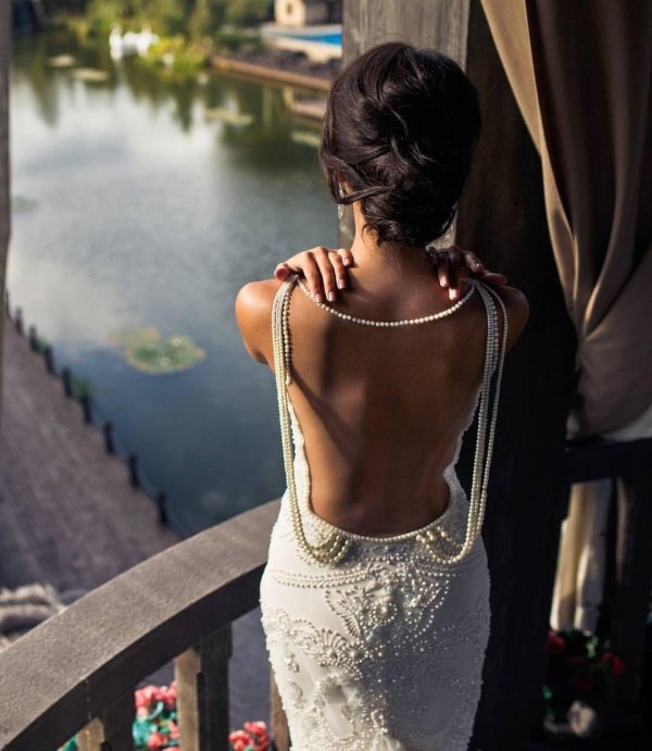 Девушек со спины брюнеток