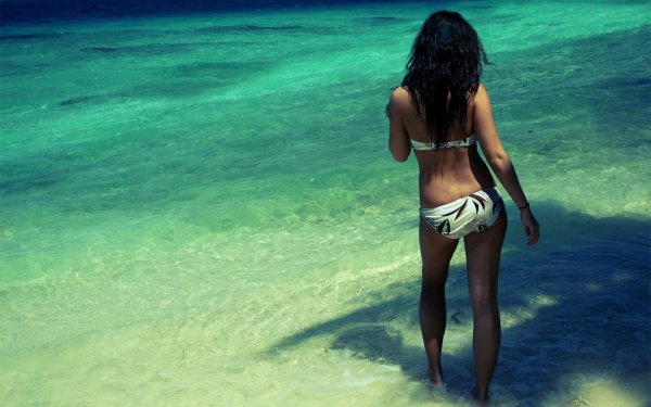 Девушек со спины брюнеток