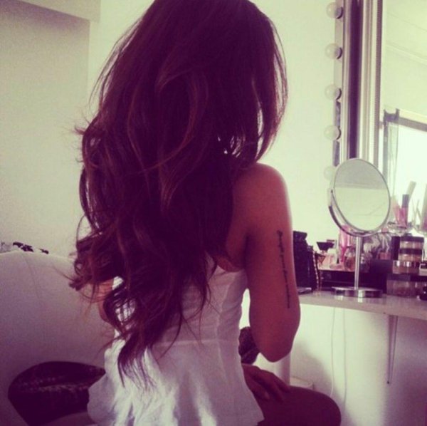 Девушек со спины брюнеток