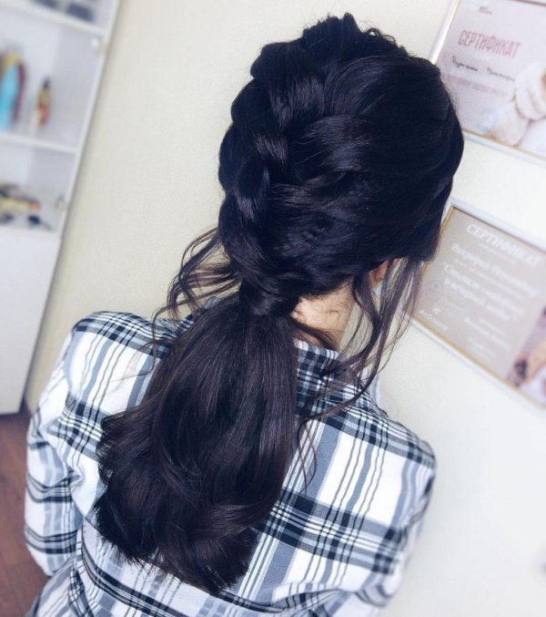 Девушек со спины брюнеток