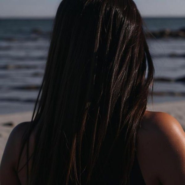 Девушек со спины брюнеток