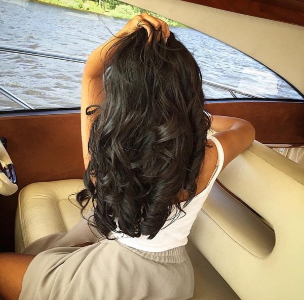 Девушек со спины брюнеток