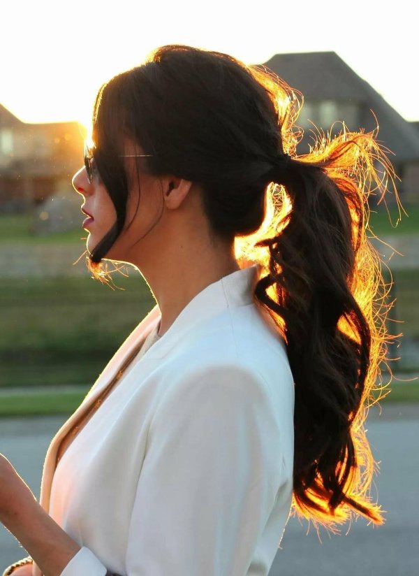 Девушек со спины брюнеток