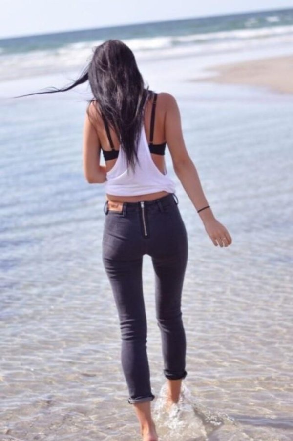 Девушек со спины брюнеток