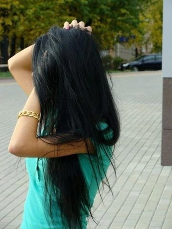 Девушек со спины брюнеток