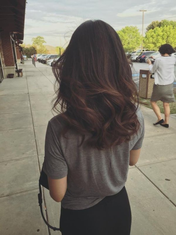 Девушек со спины брюнеток