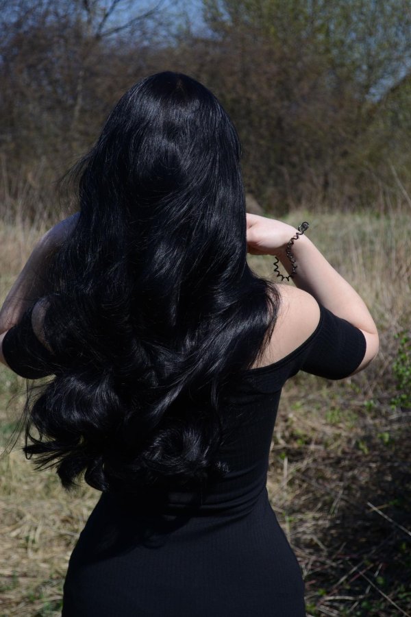 Девушек со спины брюнеток