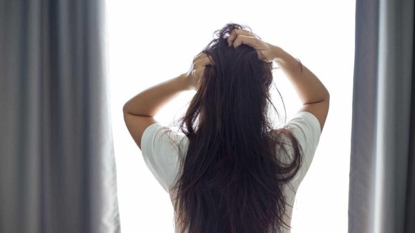 Девушек со спины брюнеток