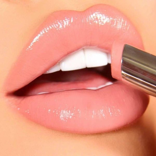 Губы девушек без лица с помадой