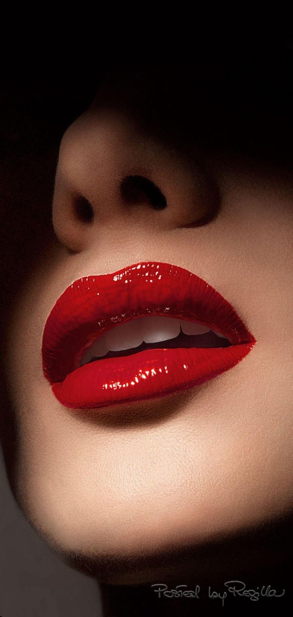 Губы девушек без лица с помадой