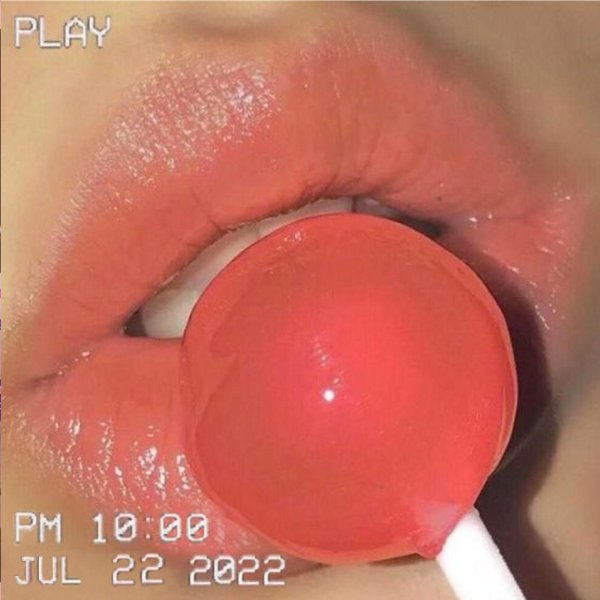 Губы девушек без лица с помадой