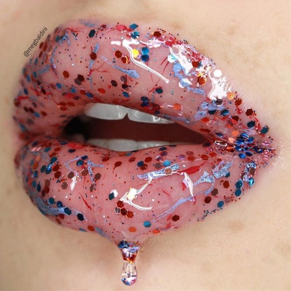 Губы девушек без лица с помадой