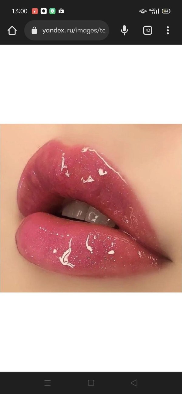 Губы девушек без лица с помадой