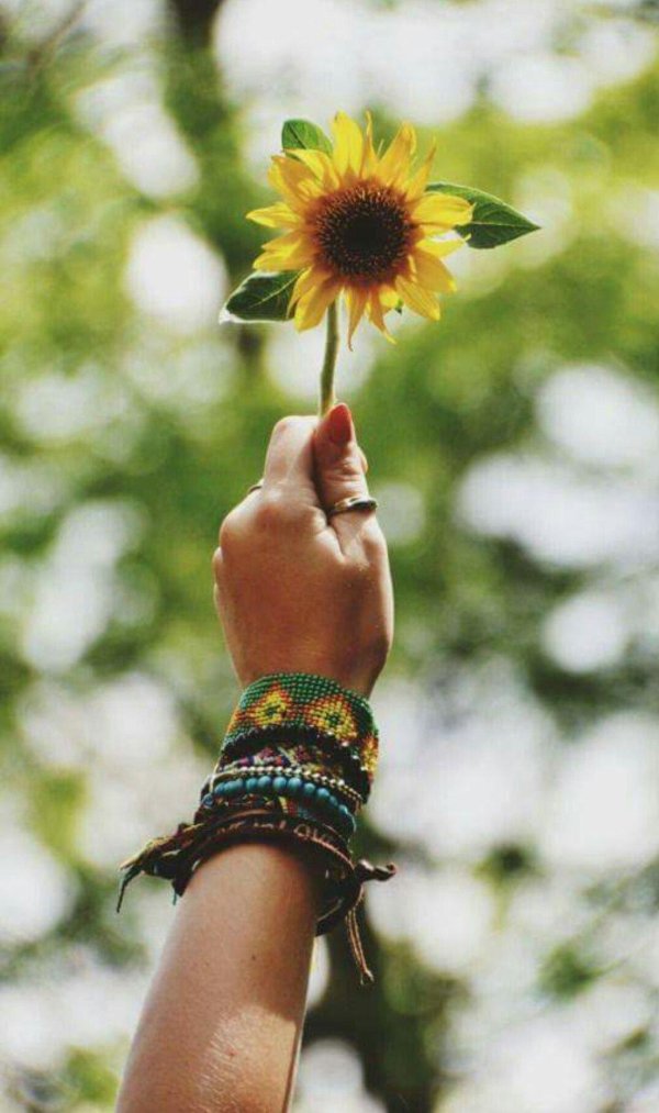 Радуйтесь жизни и каждому дню с надписью