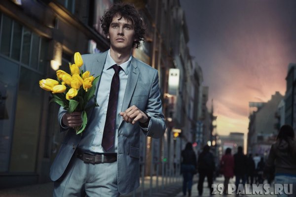 человек с букетом