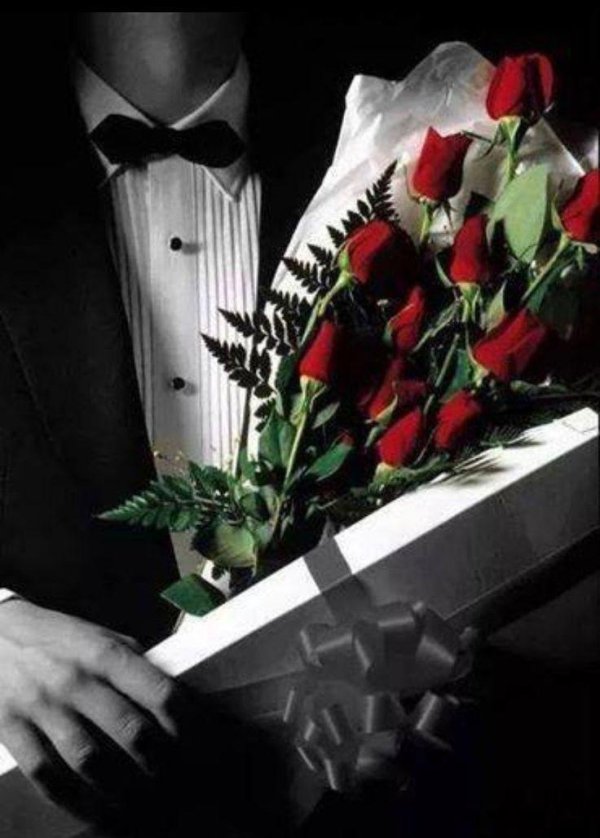 парень с цветами