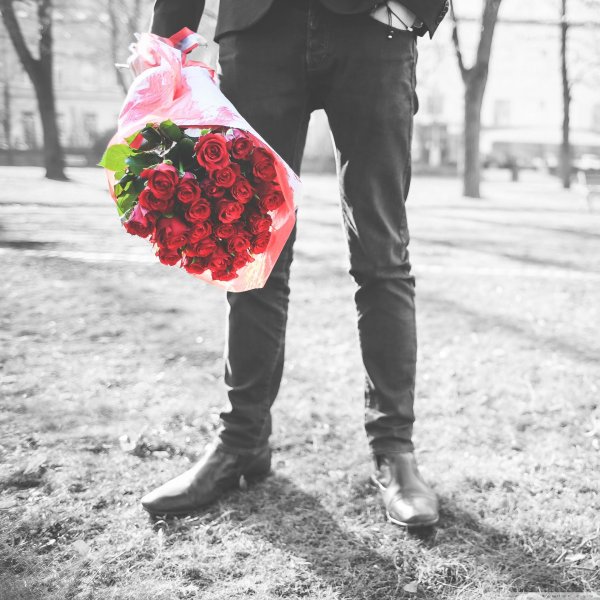 парень с цветами