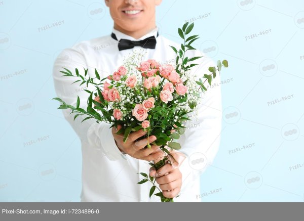 парень с цветами