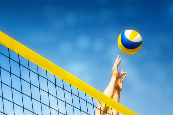 С волейболом