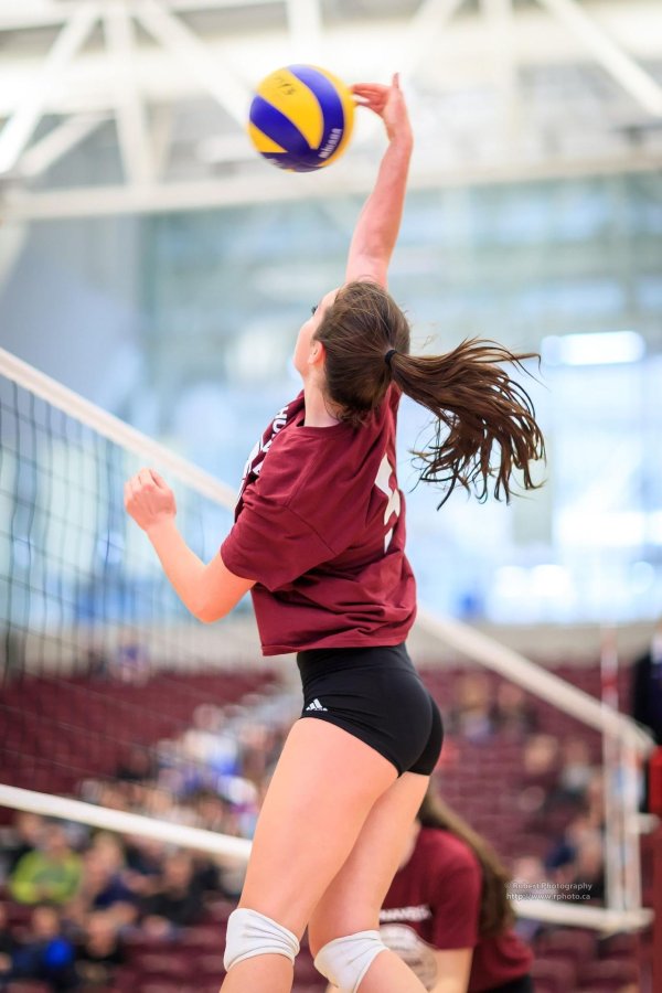 С волейболом