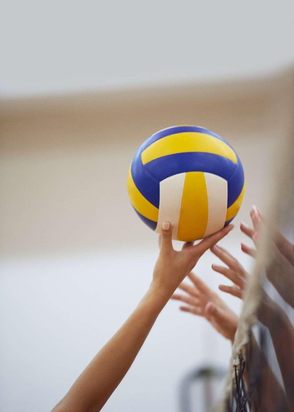 С волейболом