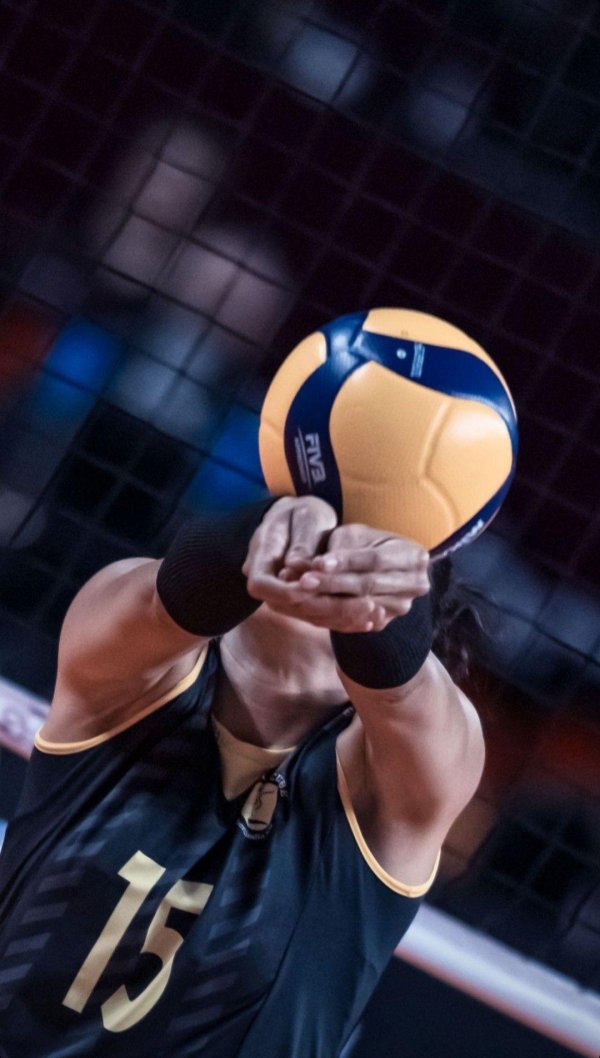 С волейболом