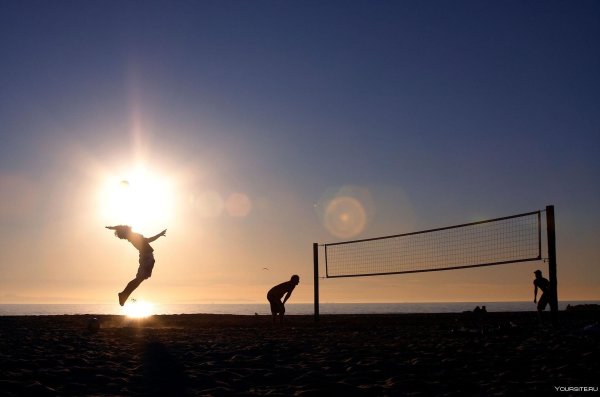 С волейболом