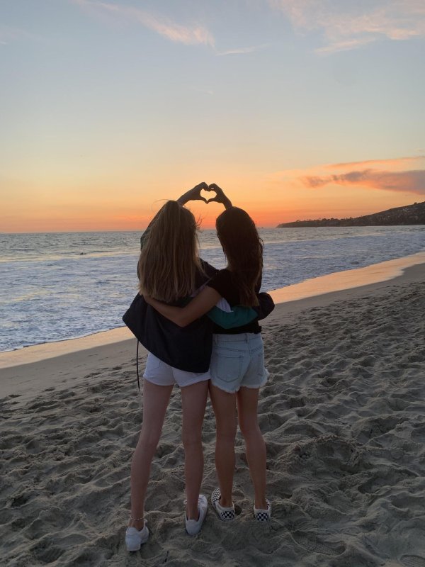 Две подруги