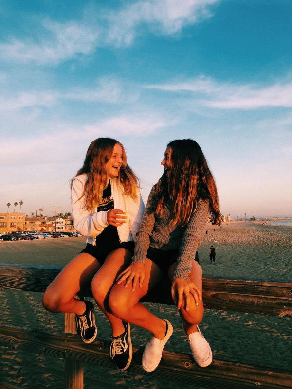 Две подруги