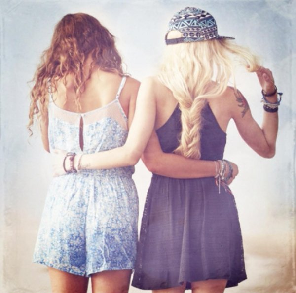 Две подруги