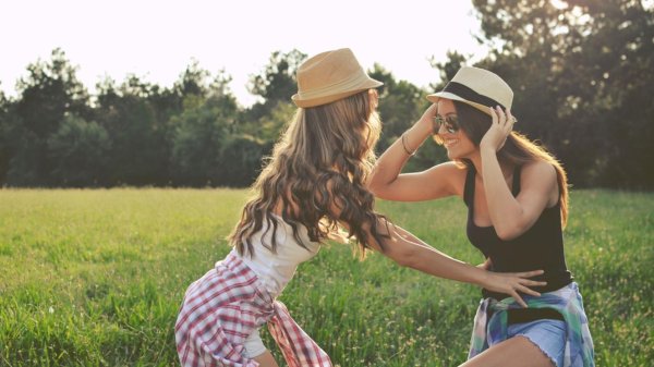 Две подруги