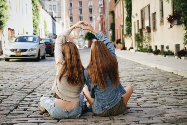 Две подруги