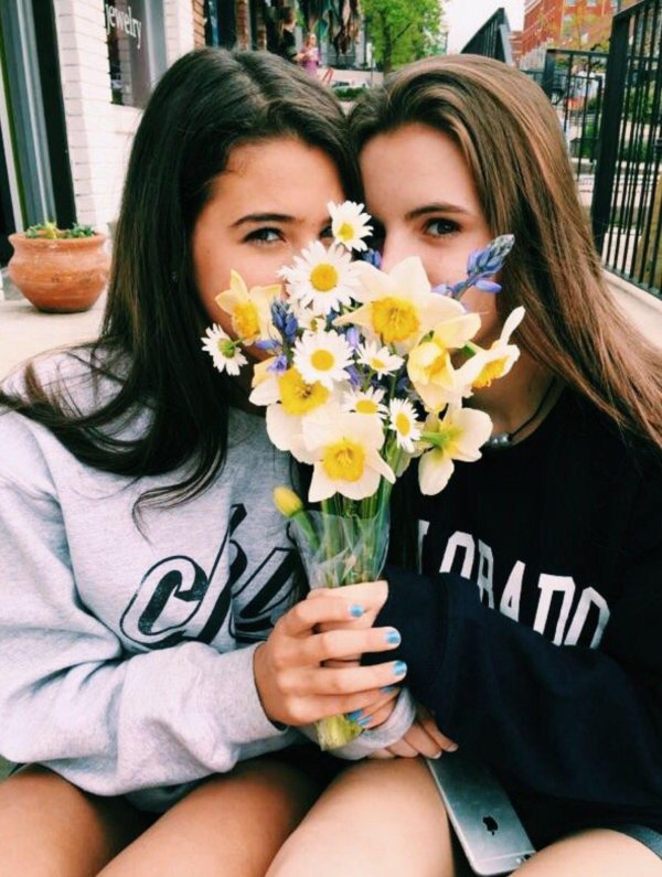 Две подруги