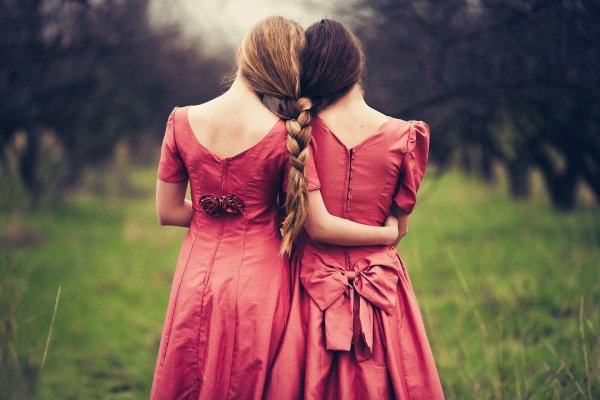 Две подруги