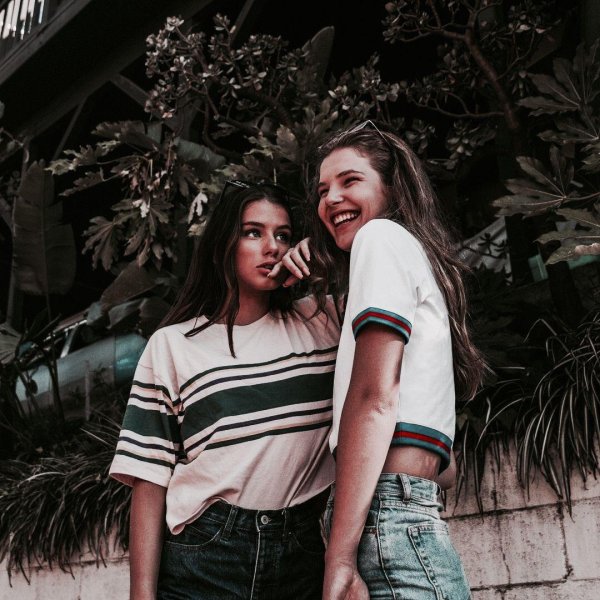 Две подруги