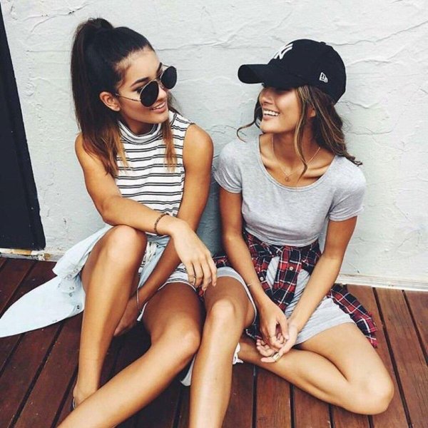 Две подруги