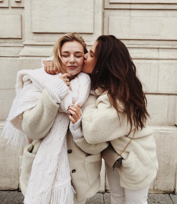 Две подруги