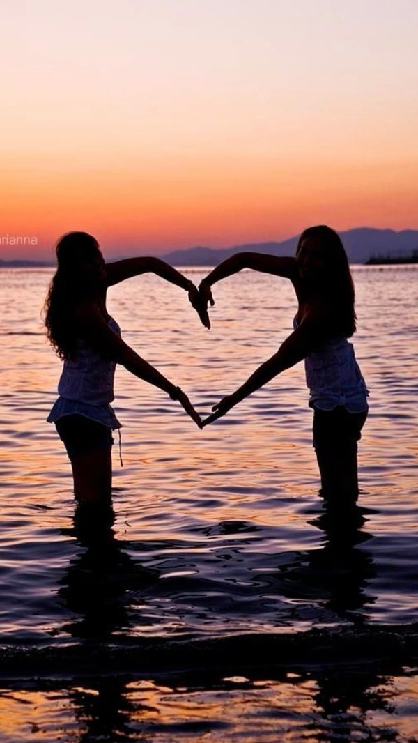 Две подруги